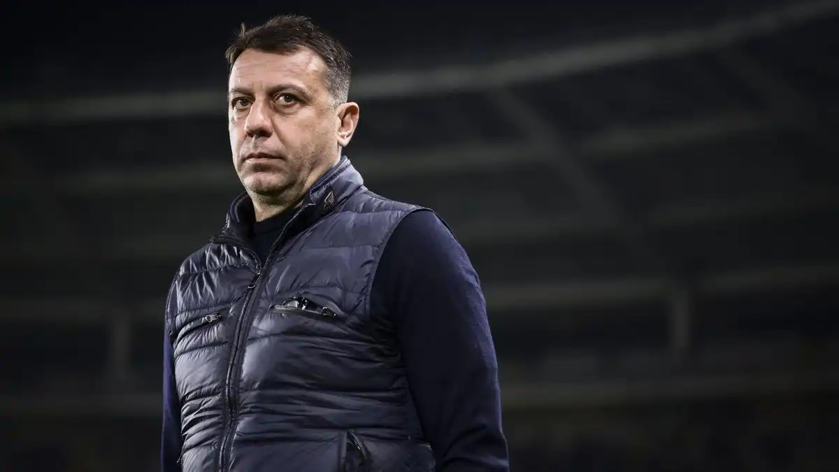 فوران خشم، حکم اخراج سرمربی لچه را امضا کرد؛ اینجا چاله میدان نیست! 1 Roberto