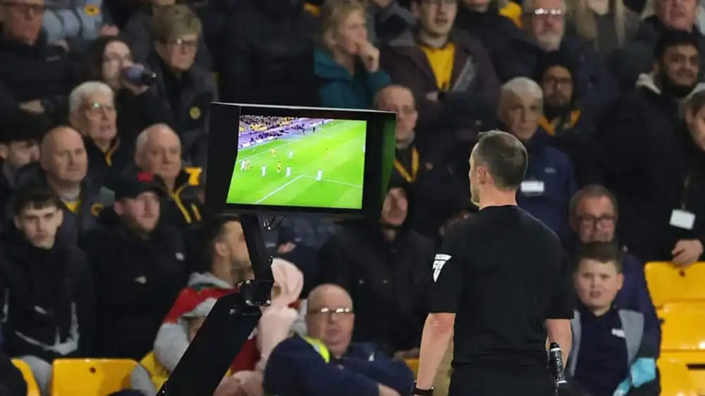 پیشنهاد عجیب یکی از باشگاههای انگلیس؛ حذف VAR از لیگ برتر! 1 VAR